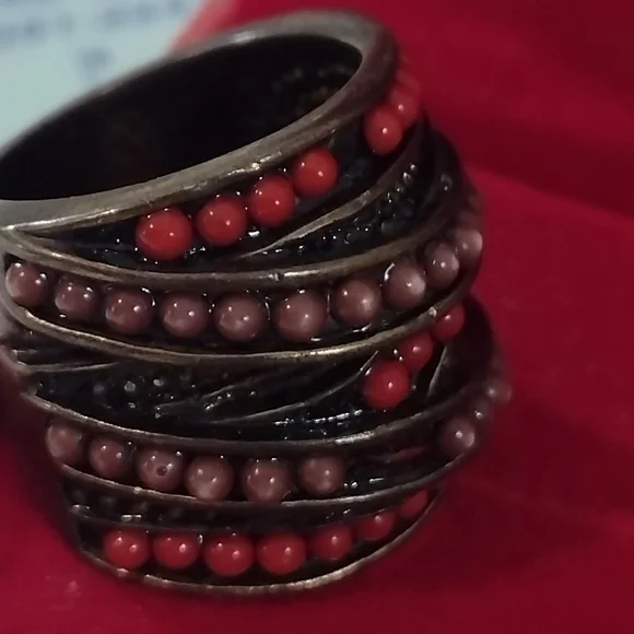 Elegant Red Beaded Ring - Picture 7 of 10